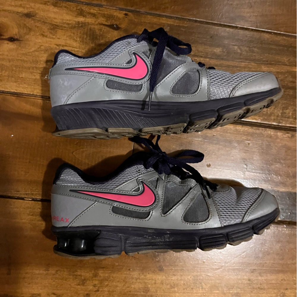 Nike shoes athletic tennis shoes